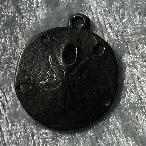 James Avery Small Retired Sterling Silver 925 Sand Dollar Pendant - Picture 6 of 12